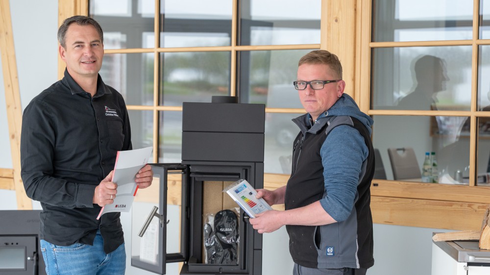 Unsere Experten bei der persönlichen Fachberatung am Kaminofen